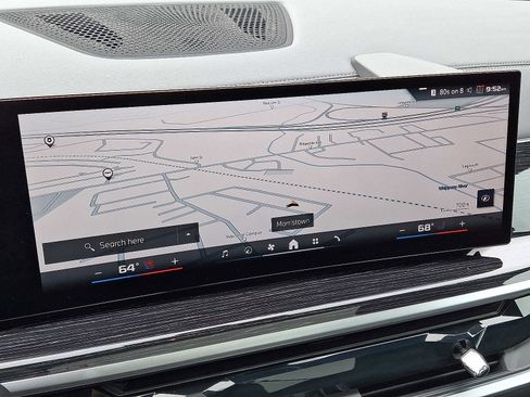 Used 2025 BMW X7 M60i w/ Executive Package image 19