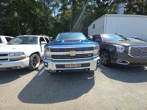 Used 2018 Chevrolet Silverado 2500 LTZ w/ Duramax Plus Package AWD/4WD image 15
