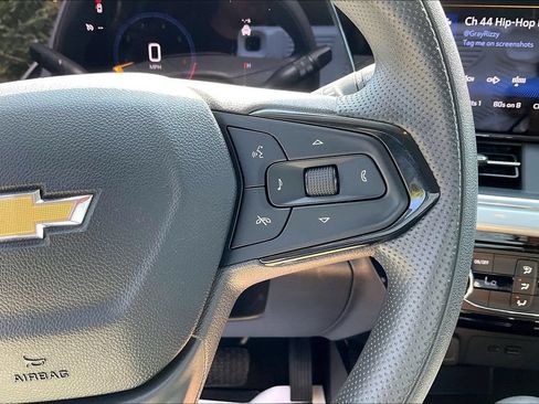 Used 2025 Chevrolet Trax LT FWD image 13