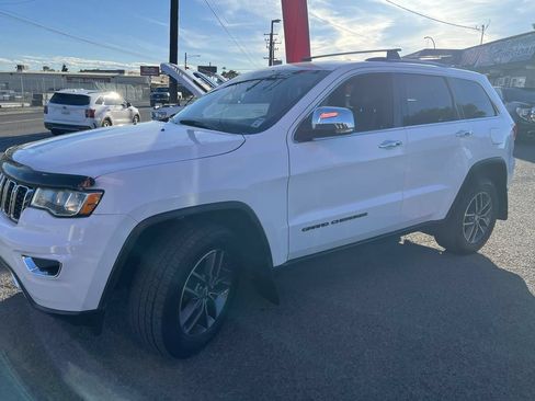 Used 2018 Jeep Grand Cherokee Limited w/ Trailer Tow Group IV AWD/4WD image 3