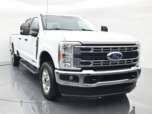 Used 2025 Ford F350 XLT AWD/4WD image 3
