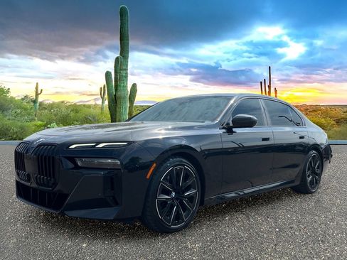 Used 2023 BMW 740i w/ Parking Assistance Package RWD image 2