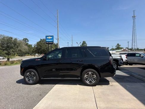 Used 2025 Chevrolet Tahoe Z71 w/ Comfort Package AWD/4WD image 7
