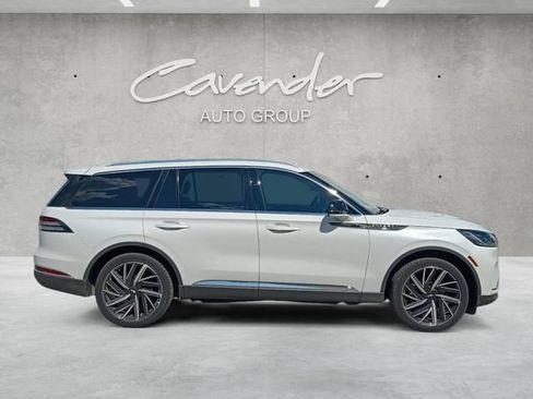 Used 2025 Lincoln Aviator Reserve w/ Equipment Group 201A AWD/4WD image 17