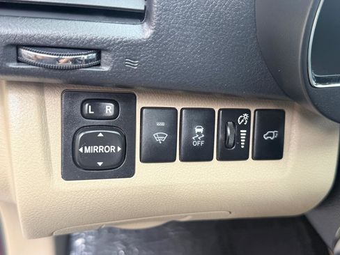 Used 2013 Toyota Highlander Limited image 16