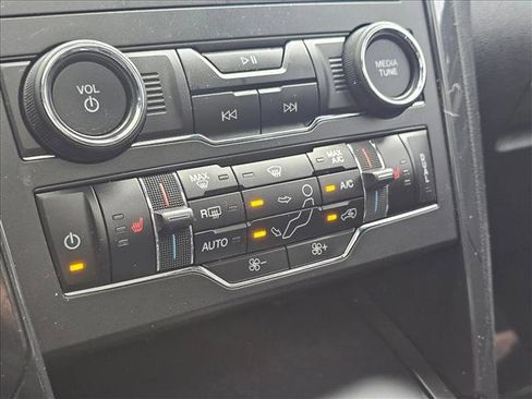 Used 2019 Ford Explorer XLT w/ Equipment Group 202A image 27