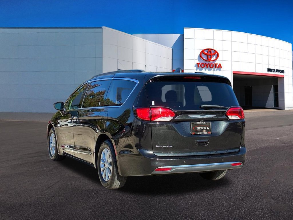 Used 2017 Chrysler Pacifica Touring-L FWD image 12