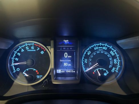 Used 2020 Toyota Tacoma SR5 RWD image 24
