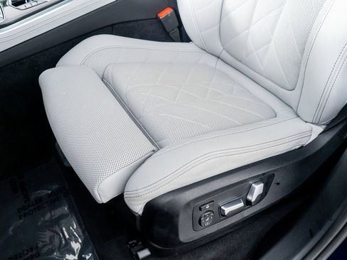 Used 2025 BMW X5 M60i w/ Premium Essential Package image 28