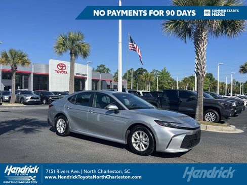 Used 2025 Toyota Camry LE FWD image 1