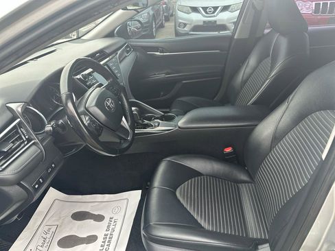 Used 2018 Toyota Camry SE image 9