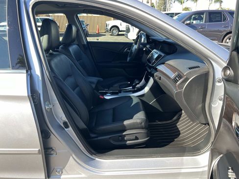 Certified 2017 Honda Accord Touring image 32