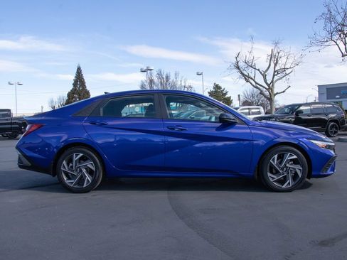 Used 2025 Hyundai Elantra Sport image 8