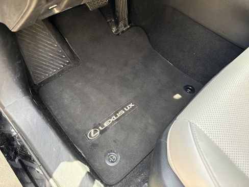 Used 2023 Lexus UX 250h AWD w/ Premium Package image 17