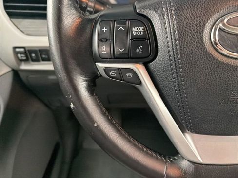Used 2015 Toyota Sienna XLE image 25