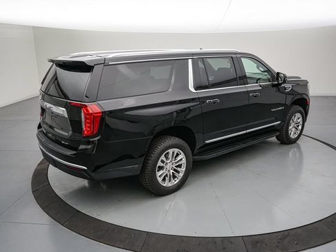 Used 2023 GMC Yukon XL SLT w/ SLT Luxury Package AWD/4WD image 4