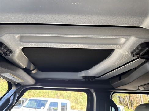 Used 2024 Jeep Gladiator Mojave image 32
