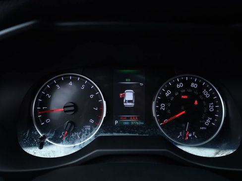 Used 2021 Toyota RAV4 LE image 30