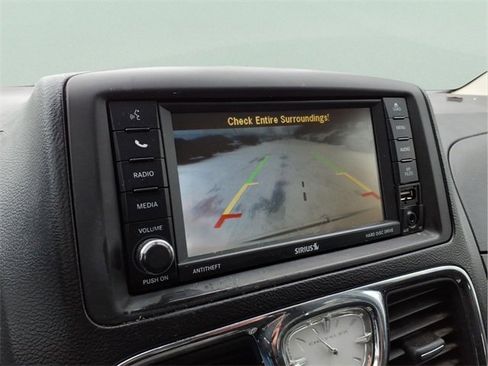 Used 2012 Chrysler Town & Country Touring image 20