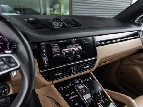 Certified 2021 Porsche Cayenne Coupe AWD/4WD image 28