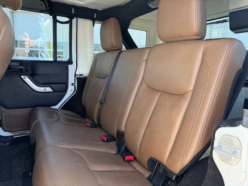 Used 2015 Jeep Wrangler Unlimited Sahara w/ Connectivity Group image 9