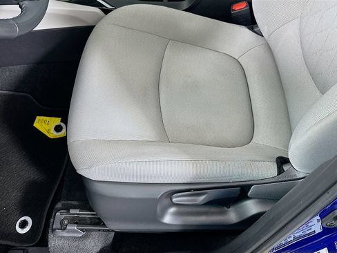 Used 2025 Toyota Corolla Cross LE FWD image 19