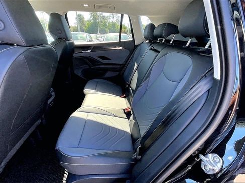 New 2026 Volkswagen Tiguan SE image 17