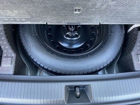 New 2025 Volkswagen Tiguan SE image 68