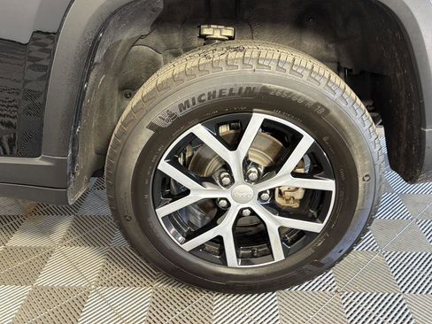 Used 2024 Jeep Grand Cherokee Limited AWD/4WD image 15