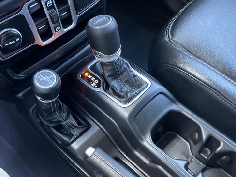 New 2025 Jeep Gladiator Sport image 31