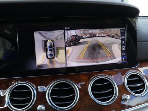 Used 2018 Mercedes-Benz E 300 image 30