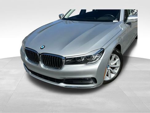 Used 2018 BMW 740e xDrive image 9