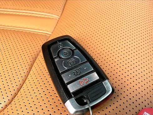 Used 2022 Ford Expedition Max Platinum AWD/4WD image 18