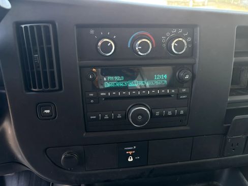 Used 2016 Chevrolet Express 3500 image 15