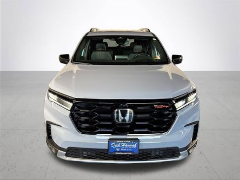 Certified 2025 Honda Pilot TrailSport image 3