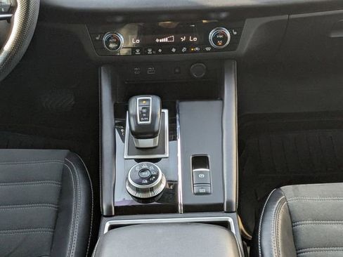 Used 2022 Mitsubishi Outlander SE image 17