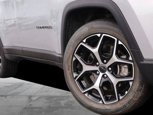 Used 2025 Jeep Compass Limited AWD/4WD image 3