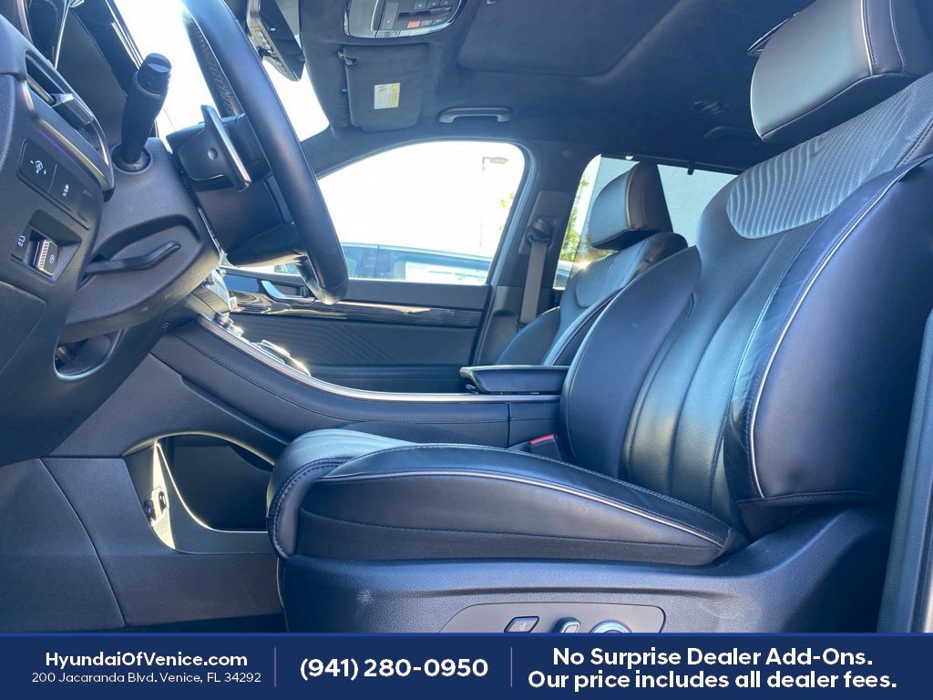 Certified 2024 Hyundai Palisade Calligraphy FWD image 2