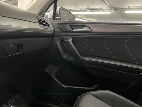 Used 2023 Volkswagen Tiguan SE w/ Panoramic Sunroof Package FWD image 29