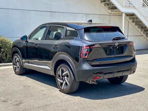 Used 2025 Nissan Kicks SV w/ Charging Package FWD image 8