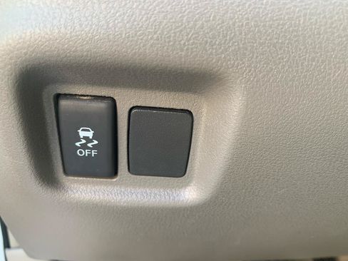 Used 2014 Nissan Versa SV w/ Convenience Package FWD image 18