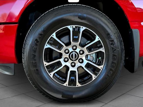 Used 2023 Nissan Titan SV w/ SV Convenience Package RWD image 11