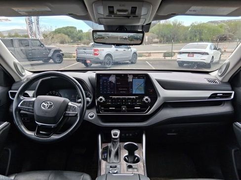 Certified 2021 Toyota Highlander Platinum image 18