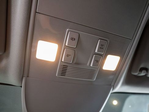 Used 2022 Volkswagen Taos SE image 19