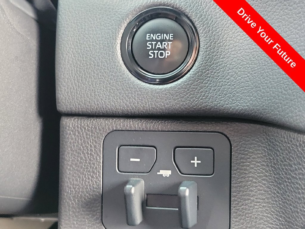 Used 2025 Toyota Tundra Limited AWD/4WD image 11