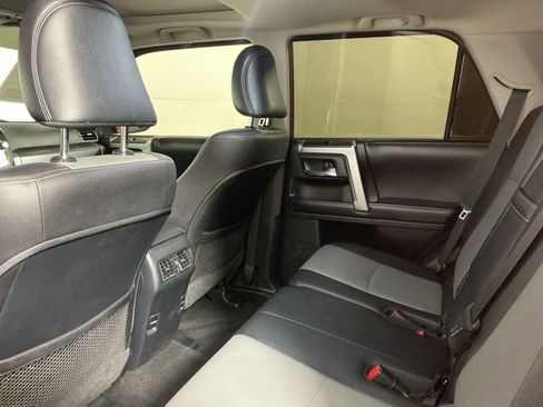 Used 2016 Toyota 4Runner SR5 Premium image 24