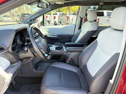 Used 2021 Toyota Sienna XSE w/ XSE Plus Package image 24