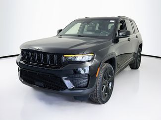 Used 2023 Jeep Grand Cherokee Altitude AWD/4WD video 1