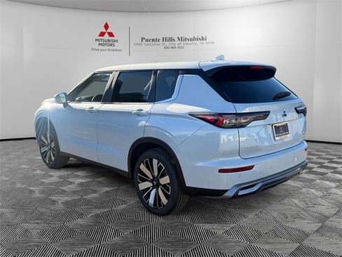 New 2026 Mitsubishi Outlander SE image 7