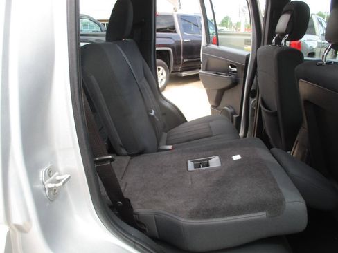 Used 2012 Jeep Liberty Sport AWD/4WD image 34